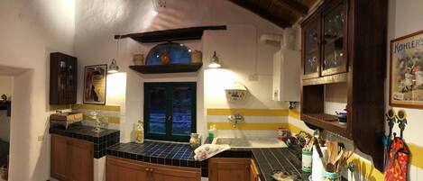 Kylskåp, ugn, spishäll och diskmaskin