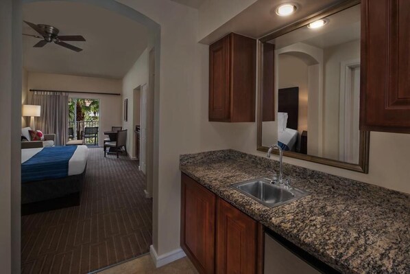 2 makuuhuonetta, tallelokero huoneessa, silitysrauta/-lauta, Wi-Fi