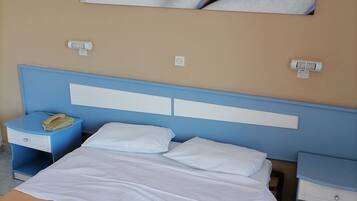 1 bedroom, blackout drapes, free WiFi