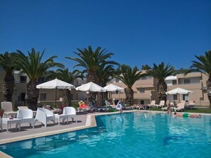 Seasonal outdoor pool - Aslanis Village (Kos)