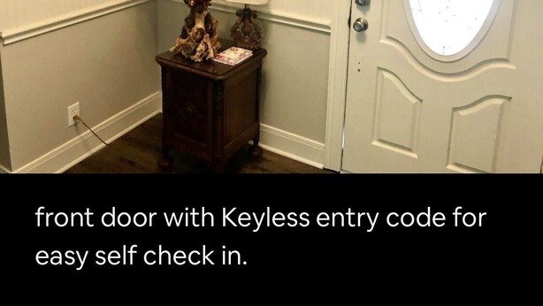 A front door with a keyless entry code for easy self check-in. - BestStays@Flowers Near UT Tyler large groups welcome (Tyler)