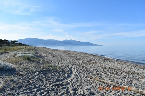 Na praia, toalhas de praia