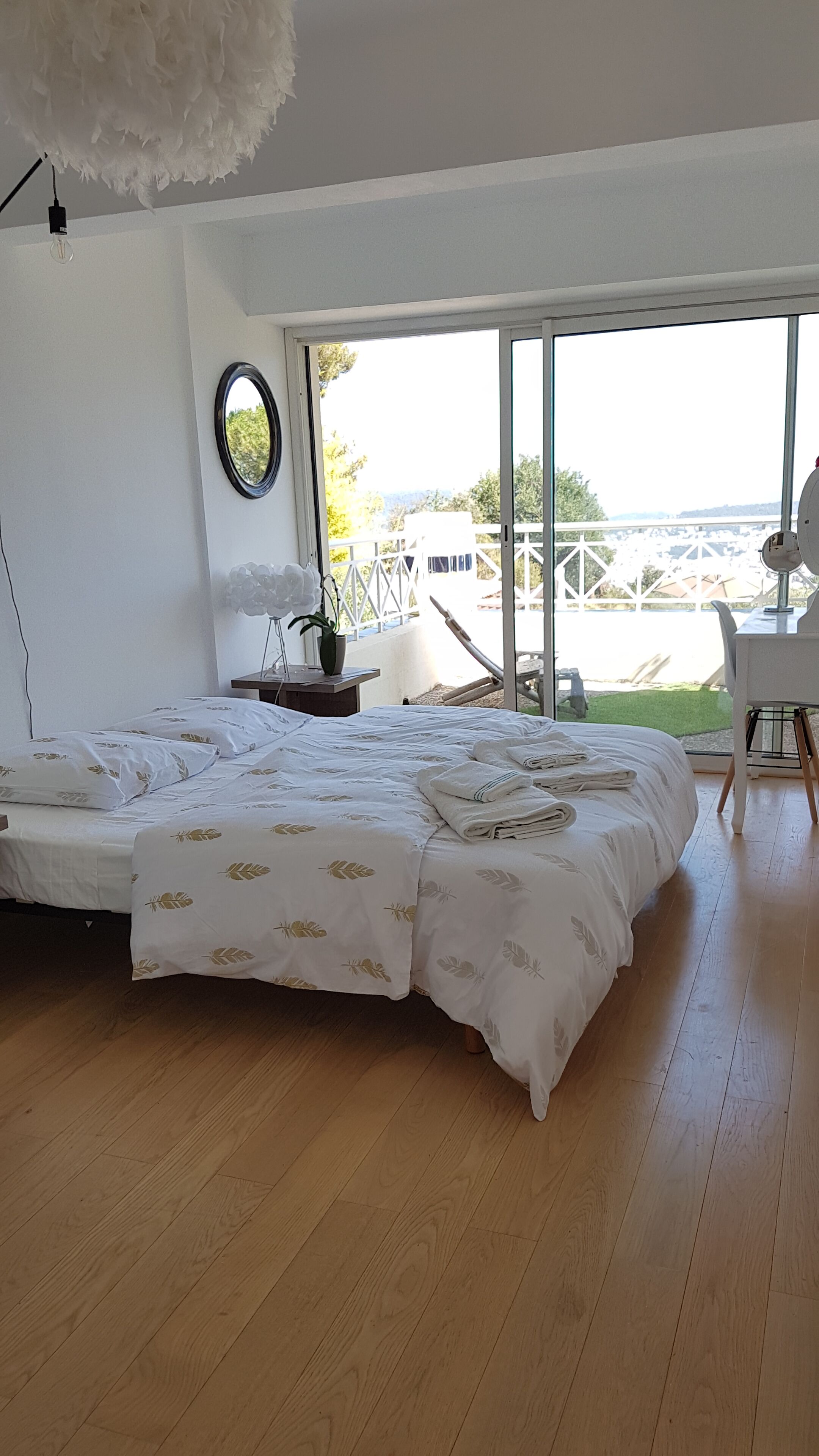 6 habitaciones, tabla de planchar con plancha y wifi gratis 
