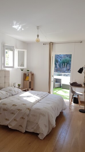 6 bedrooms, iron/ironing board, free WiFi, bed sheets