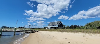 Waterfront home with private sandy beach and pier on the Core Sound.
*Sleeps 12*