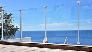 A balcony with a clear view of the ocean. - Casa La Vista - Bungalow with fantastic sea views (Mogan)