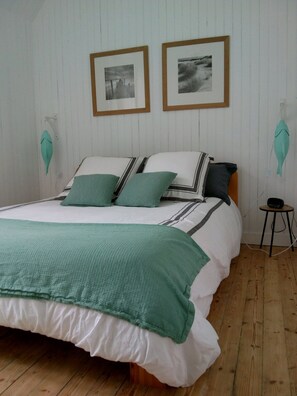 2 slaapkamers, een strijkplank/strijkijzer, beddengoed