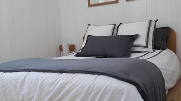 2 bedrooms, iron/ironing board, bed sheets