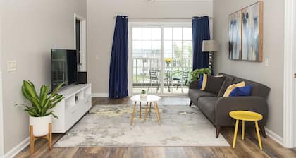 Renovated Condo Near Outlets, 3.5 Miles to the Beach