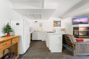 Kamar Eksklusif | Dapur pribadi | Lemari es, microwave, oven, dan kompor