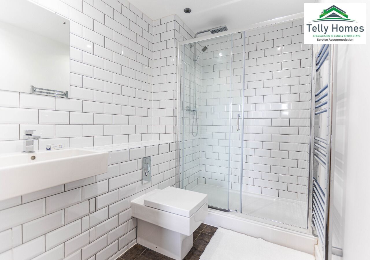 Ensemble douche/baignoire, serviettes fournies