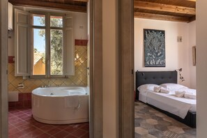 Een bad, een bubbelbad, een bidet