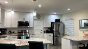 Deluxe Suite | Private kitchen - Siesta Key Dream Inn (Siesta Key)