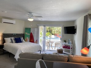 Studio Premium | Coin séjour | TV connectée de 40 pouces avec chaînes par câble, télévision