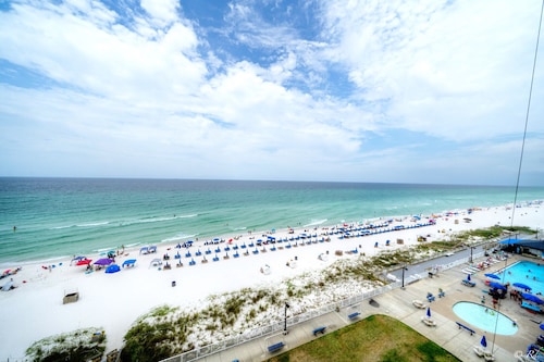 BOOK SOME TIME ON THE BEACH  SLEEPS 4 beach chairs in season