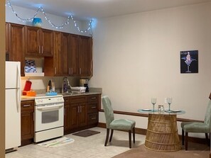 Microwave, oven, stovetop, coffee/tea maker