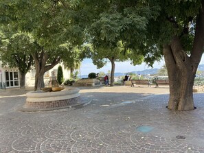 Property grounds - Studio 3* with private parking - Air conditioning - Sea view - Walking distance to beach and center (Sainte-Maxime)