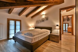 2 chambres, coffre-fort, fer et planche à repasser, lit de bébé portatif