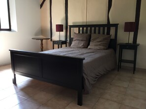 2 sovrum, strykjärn/strykbräda, resesäng och sängkläder