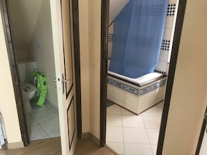 Badekar, håndklæder, Toiletpapir