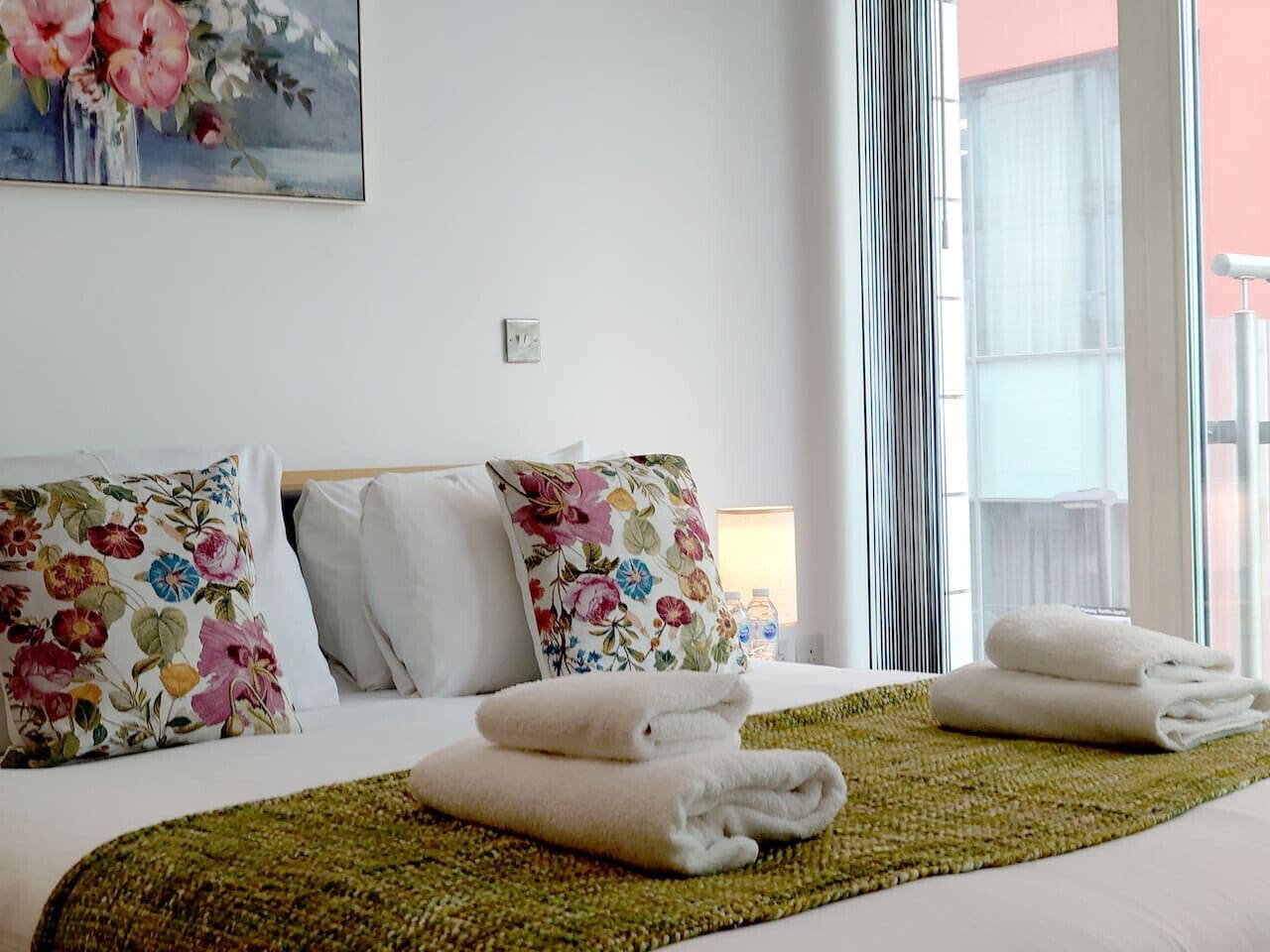 2 Schlafzimmer, Schreibtisch, Bügeleisen/Bügelbrett, Reisekinderbett