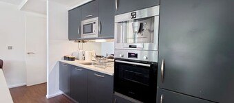 Fully Serviced Two Bed Apartment by ExCeL & O2