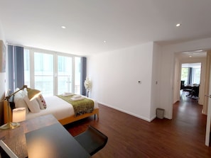 2 bedrooms, desk, iron/ironing board, travel crib