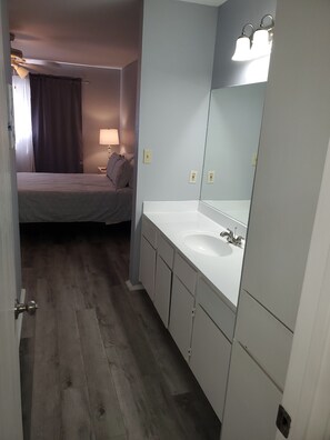 2 bedrooms, desk, iron/ironing board, free WiFi