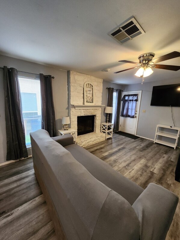 Smart TV, fireplace