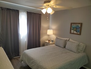 2 habitaciones, escritorio, tabla de planchar con plancha y wifi gratis 