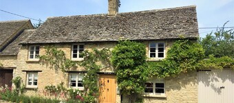 Lovell Cottage - sleeps 6 guests  in 3 bedrooms