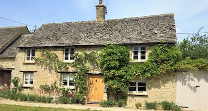 Lovell Cottage - sleeps 6 guests in 3 bedrooms