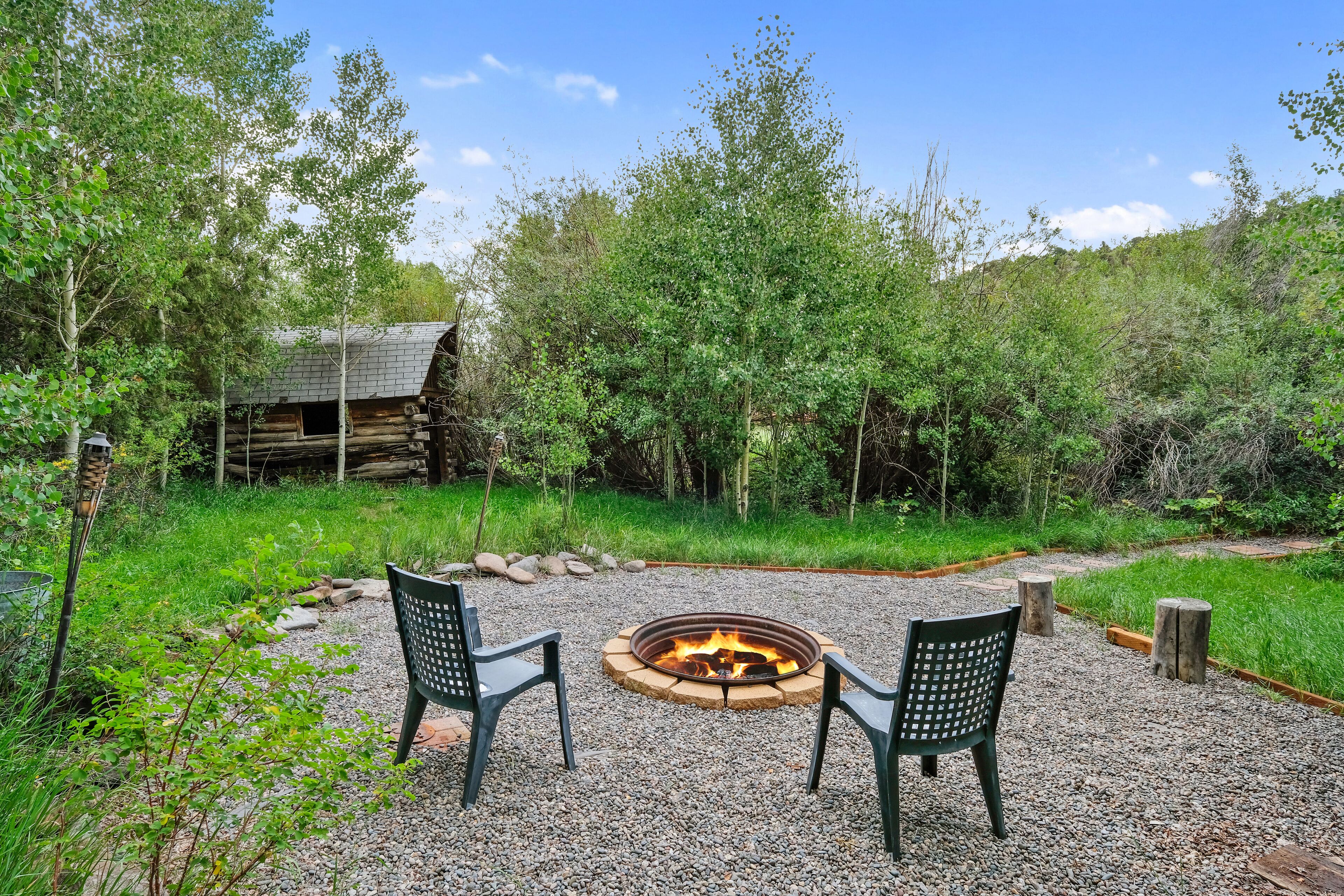 Unique mountain lodge with firepit, loft, & children's items - near skiing