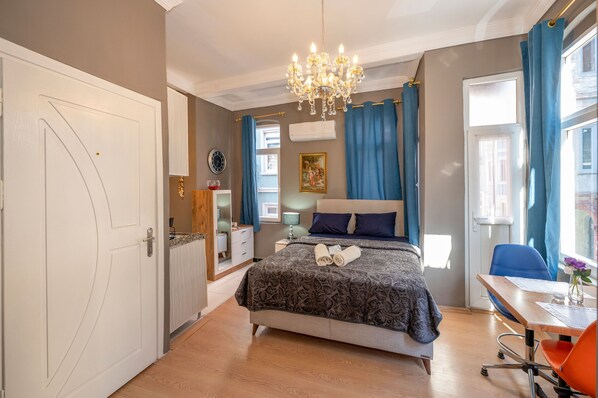 Business Apartment, 1 Queen Bed, Balcony | Desk, free WiFi, bed sheets - MyMoon Residence (Istanbul)