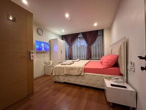 Economy Room | Desk, free WiFi, bed sheets - MyMoon Residence (Istanbul)