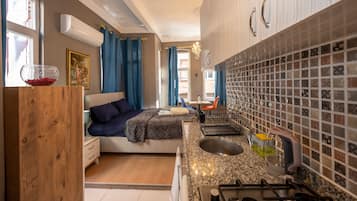 Business Apartment, 1 Queen Bed, Balcony | 1 bedroom, desk, free WiFi, bed sheets