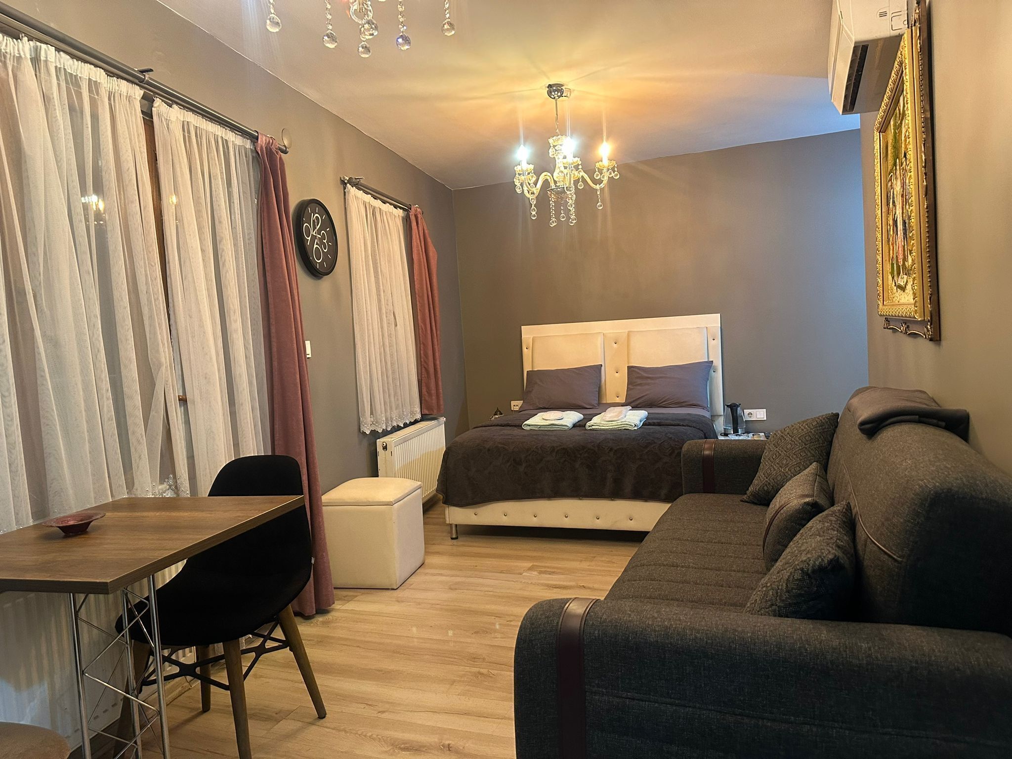 Business Apartment, 1 Queen Bed, Balcony | Desk, free WiFi, bed sheets