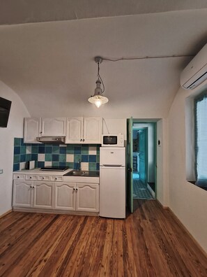 Fridge, microwave, oven, stovetop - Spa on the patio, Wi-fi, 20 mt to the sea (Bordighera)