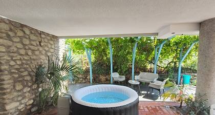 Spa on the patio, Wi-fi, 20 mt to the sea