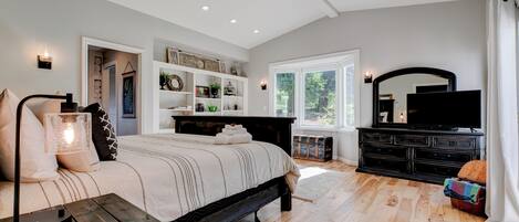 5 Schlafzimmer, Schreibtisch, Bügeleisen/Bügelbrett, Reisekinderbett