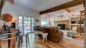 Smart TV, fireplace, DVD player, books