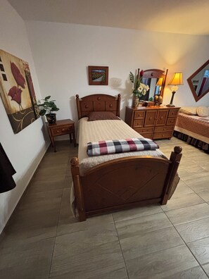 1 bedroom, desk, iron/ironing board, free WiFi