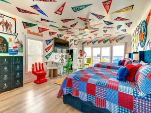 6 bedrooms, iron/ironing board, Internet, bed sheets