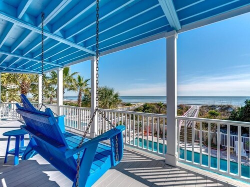 Casa Flamingo Oceanfront Dreamhouse! 8 bedroom, Sleeps 20, Pool, hot tub, elevator