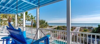 Casa Flamingo Oceanfront Dreamhouse! 8 bedroom, Sleeps 20, Pool, hot tub, elevator
