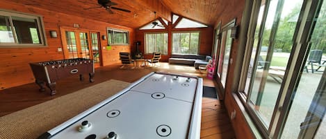 Spielezimmer