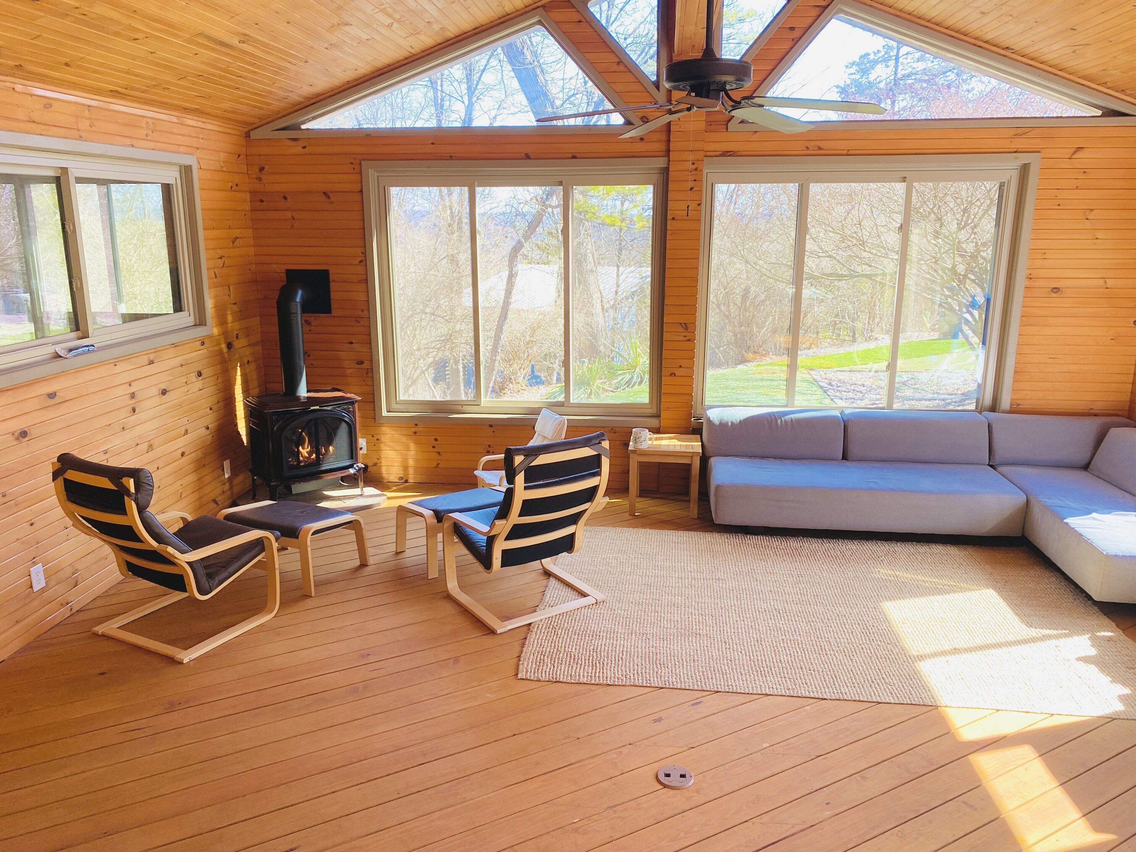 Smart TV, lareira, DVD player, pebolim