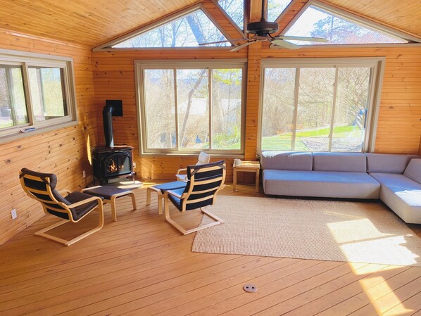 Smart TV, fireplace, DVD player, table football