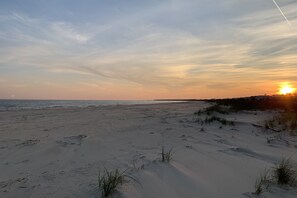 Beach nearby - Pristine, professionally furnished beach house with two balconies - near beach (Cape San Blas)