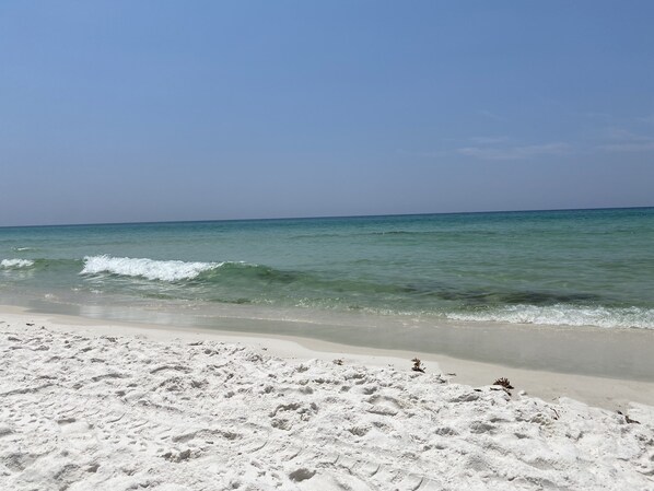 Una spiaggia nelle vicinanze